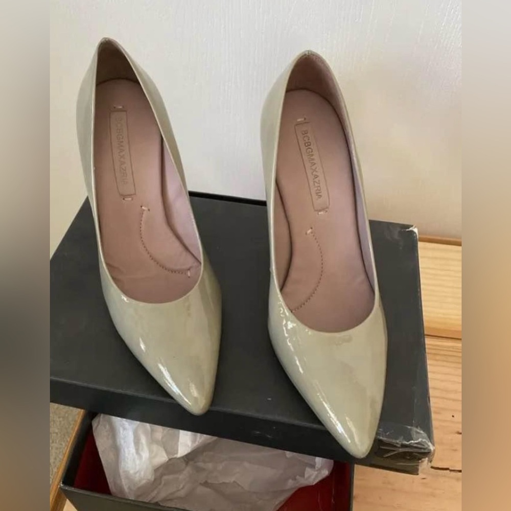 BCBGMaxAzria Women's Taupe Heels